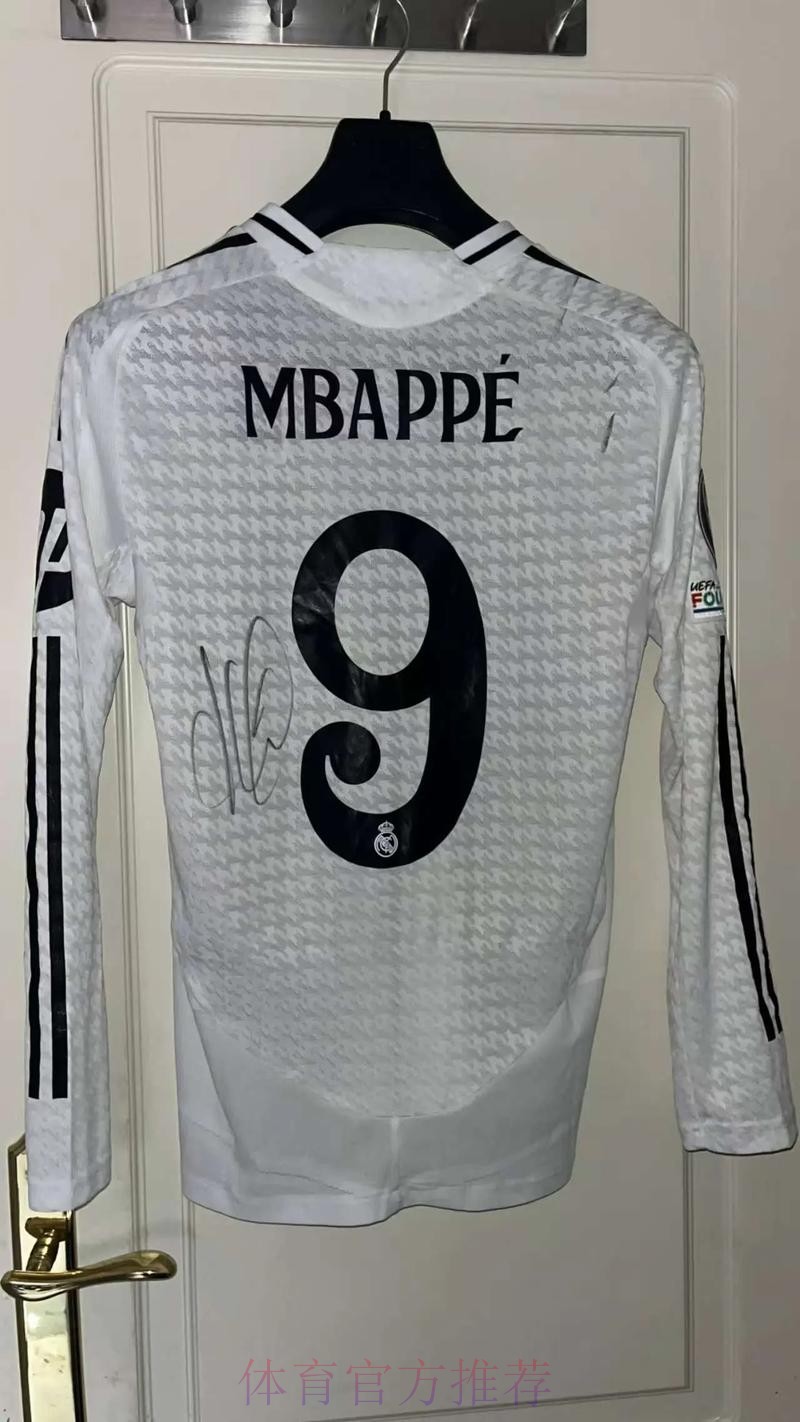 皇马给姆巴佩开1.8亿签字费 但因肖像权球员考虑续约 皇马给姆巴佩开1.8亿签字费 但因肖像权球员考虑续约